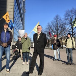 Göran utanför tingsrätten